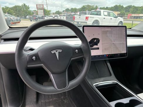 Used 2021 Tesla Model Y Long Range AWD/4WD image 5