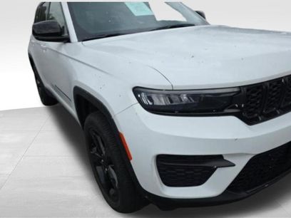 Used 2023 Jeep Grand Cherokee Altitude