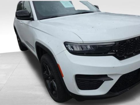Used 2023 Jeep Grand Cherokee Altitude AWD/4WD image 1