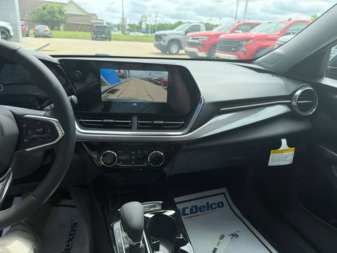 New 2026 Chevrolet Trax ACTIV w/ Sunroof Package FWD image 21