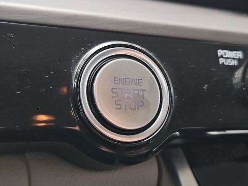 Used 2024 Kia Carnival EX image 29