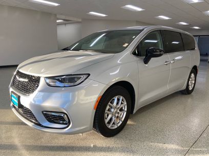 Used 2024 Chrysler Pacifica Touring-L