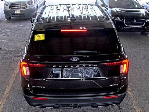 Used 2025 Ford Explorer Active AWD/4WD image 5