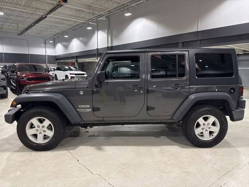 Used 2018 Jeep Wrangler Unlimited Sport S AWD/4WD image 18
