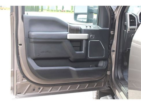 Used 2020 Ford F350 Lariat w/ Lariat Value Package AWD/4WD image 7