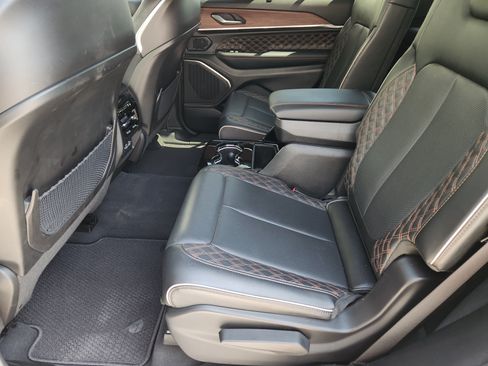Used 2023 Jeep Grand Cherokee L Summit w/ Advanced Protech Group IV AWD/4WD image 32