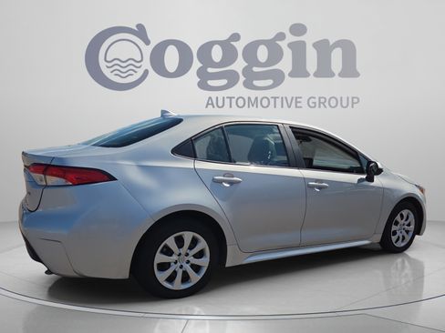 Used 2024 Toyota Corolla LE FWD image 5