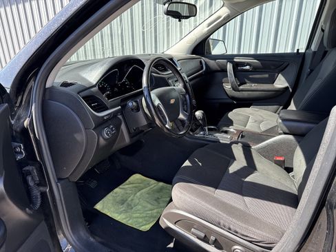 Used 2017 Chevrolet Traverse LT w/ Style and Technology Package AWD/4WD image 2