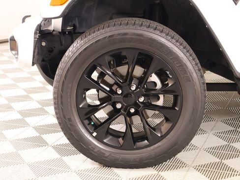 Used 2023 Jeep Gladiator Overland image 18