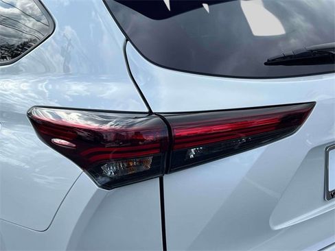 Certified 2025 Toyota Highlander XSE image 14