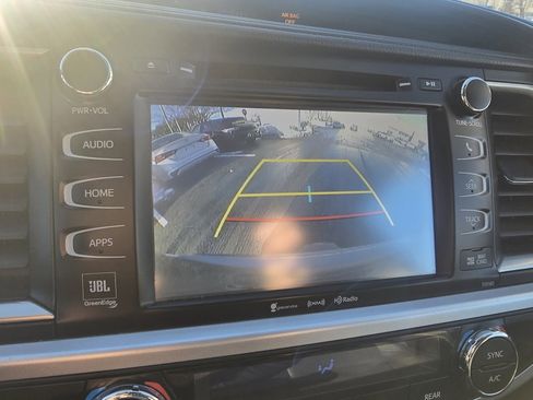 Certified 2016 Toyota Highlander Limited Platinum image 28