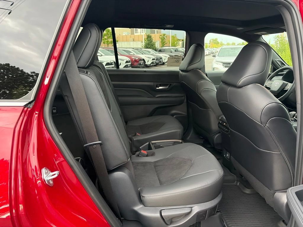 Used 2026 Toyota Grand Highlander AWD Hybrid image 17