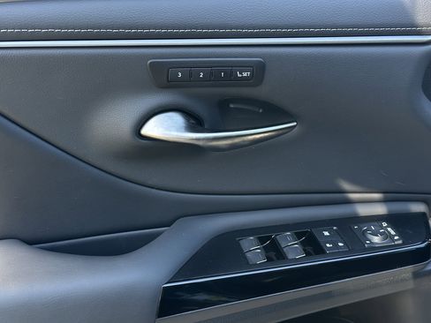 Used 2023 Lexus ES 300h Ultra Luxury image 16