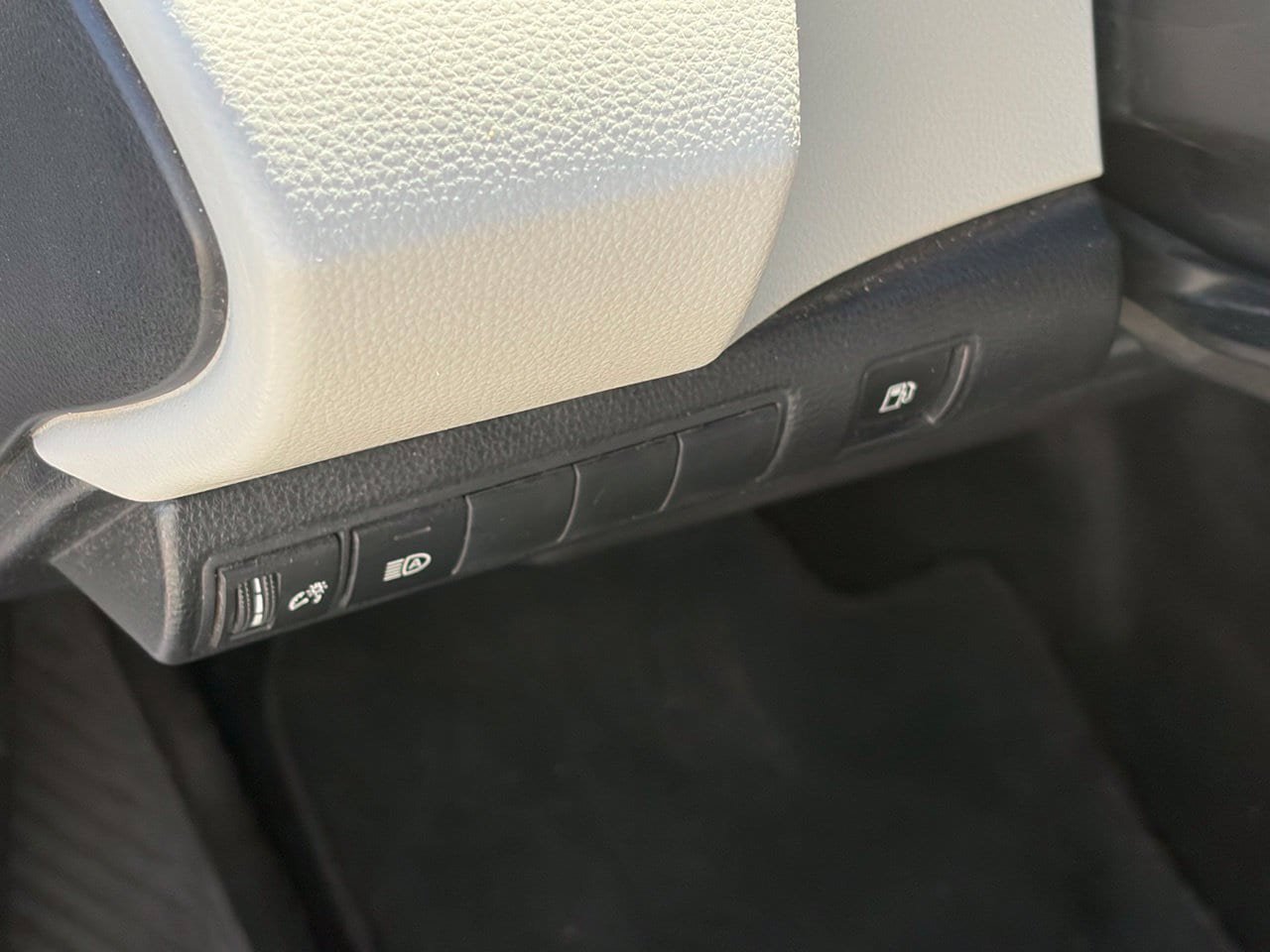 Used 2023 Toyota Corolla LE FWD image 8
