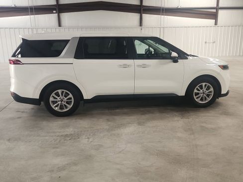 Used 2024 Kia Carnival LX image 6