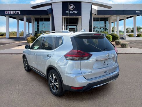 Used 2018 Nissan Rogue SL w/ Premium Package FWD image 3