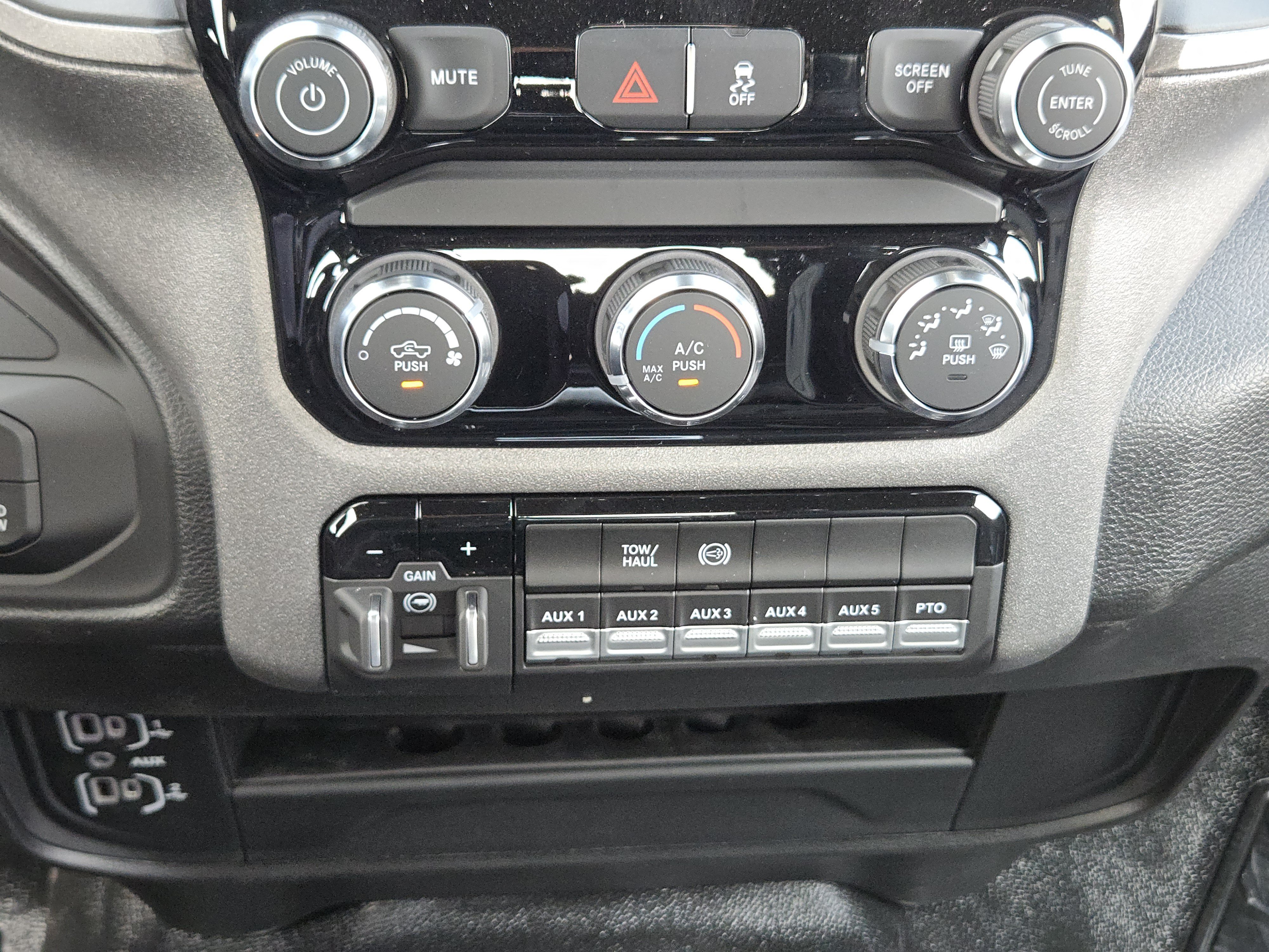 New 2026 RAM 5500 Tradesman w/ Chrome Appearance Group AWD/4WD image 14