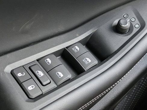 New 2025 Jeep Grand Cherokee L Laredo image 24