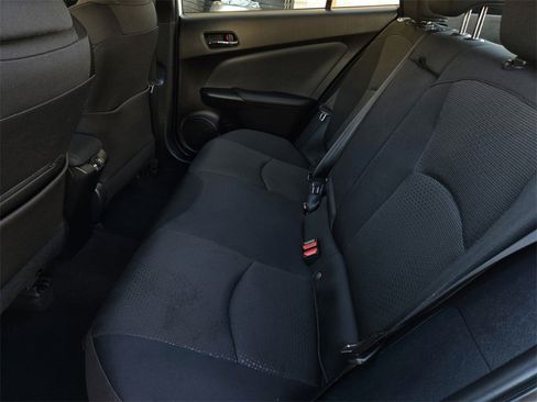 Used 2022 Toyota Prius LE image 12