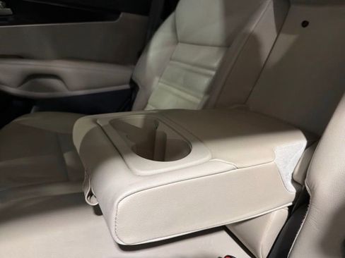 Used 2017 Kia Sorento EX image 29