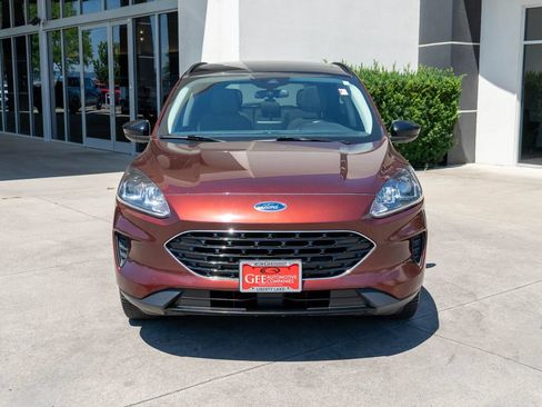 Used 2021 Ford Escape SE w/ SE Sport Appearance Package AWD/4WD image 2