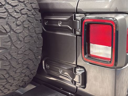 Used 2021 Jeep Wrangler Unlimited Rubicon AWD/4WD image 36