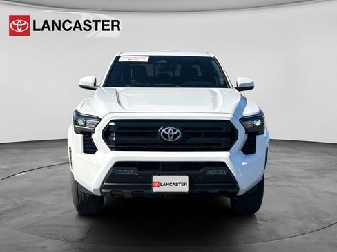 Certified 2024 Toyota Tacoma SR5 AWD/4WD image 2