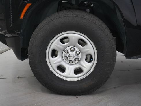 Used 2022 Nissan Frontier S w/ Technology Package AWD/4WD image 29