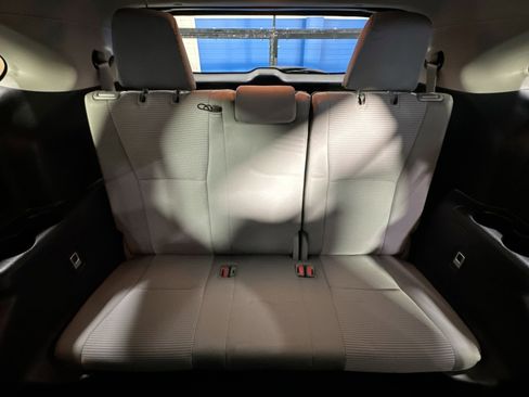Used 2022 Toyota Highlander LE image 33