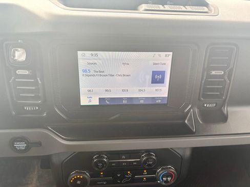Used 2023 Ford Bronco 4-Door AWD/4WD image 16