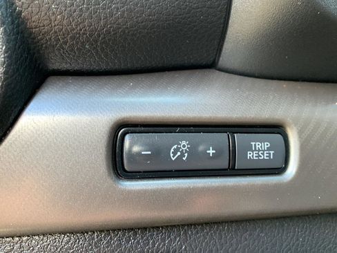 Used 2021 Nissan Titan PRO-4X w/ Pro-4x Convenience Package image 10