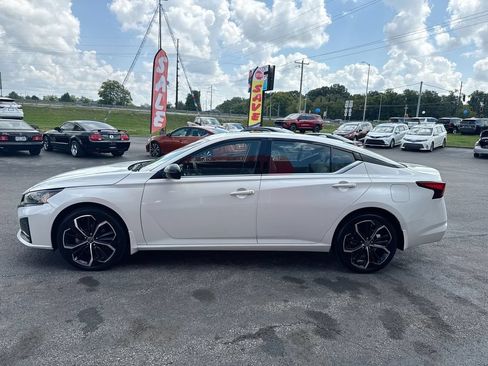 Used 2023 Nissan Altima 2.5 SR w/ SR Premium Package AWD/4WD image 11