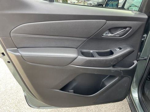 Used 2023 Chevrolet Traverse LT image 46