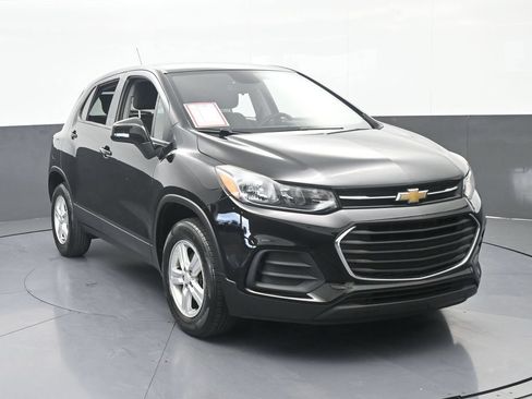Used 2022 Chevrolet Trax LS w/ Tint and Cruise Package AWD/4WD image 9