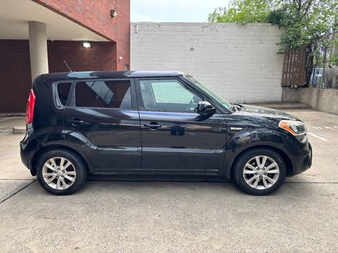 Used 2013 Kia Soul FWD image 4
