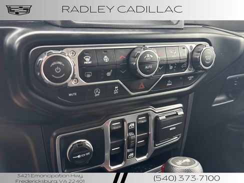 Used 2022 Jeep Wrangler Unlimited Sahara w/ Cold Weather Group AWD/4WD image 10