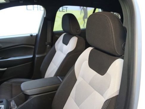 Used 2025 Chevrolet Trax RS w/ Driver Confidence Package FWD image 16