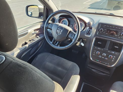 Used 2015 Dodge Grand Caravan SE image 15
