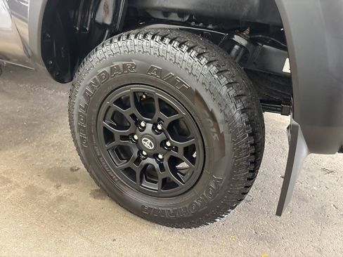 Used 2019 Toyota Tacoma SR w/ SX Package image 11