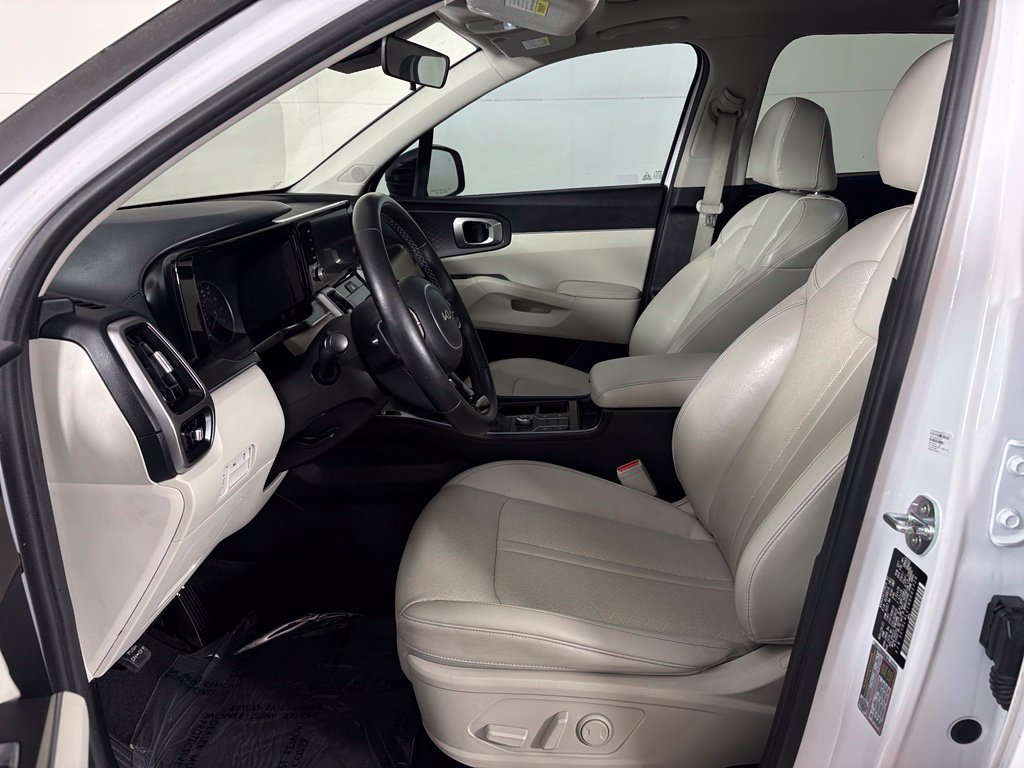 Used 2022 Kia Sorento S w/ Panoramic Sunroof Package FWD image 16