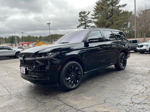 Used 2025 Lincoln Navigator Reserve w/ Jet Appearance Package image 3