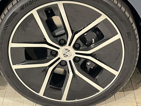 New 2026 Porsche Taycan image 15