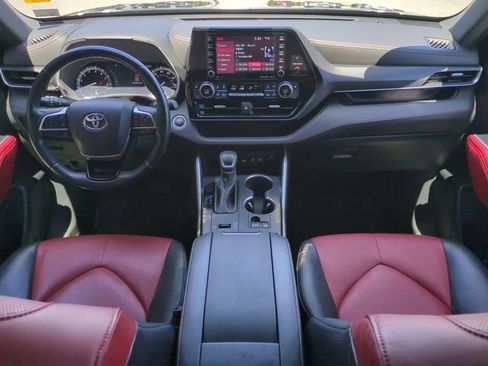 Used 2021 Toyota Highlander XSE FWD image 15