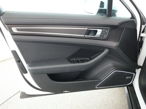 Used 2023 Porsche Panamera 4 Platinum Edition image 9