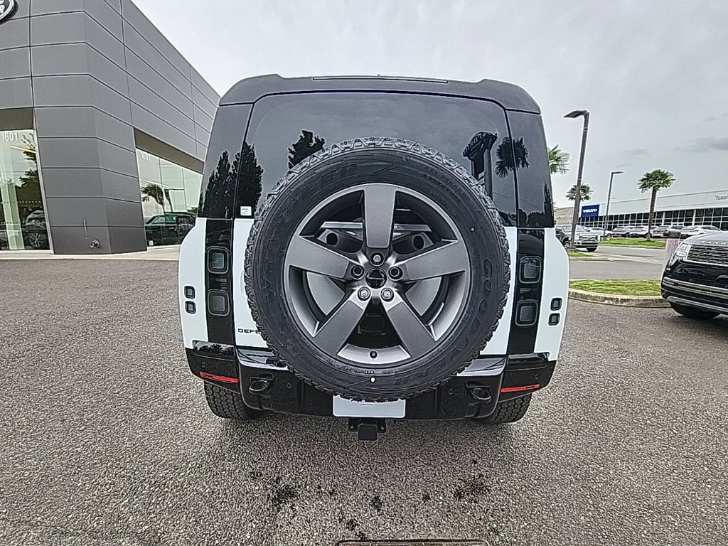 New 2026 Land Rover Defender 110 X-Dynamic SE AWD/4WD image 4