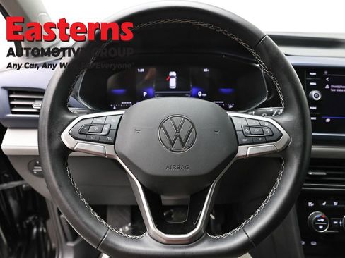 Used 2024 Volkswagen Taos SE image 10