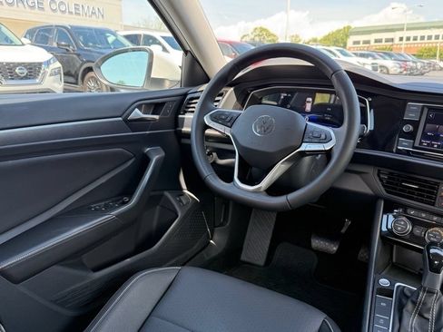 Used 2023 Volkswagen Jetta SE FWD image 11