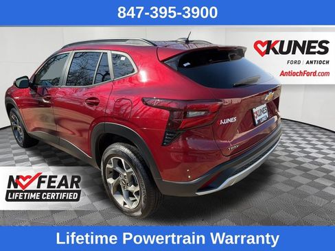 Used 2025 Chevrolet Trax LT FWD image 5