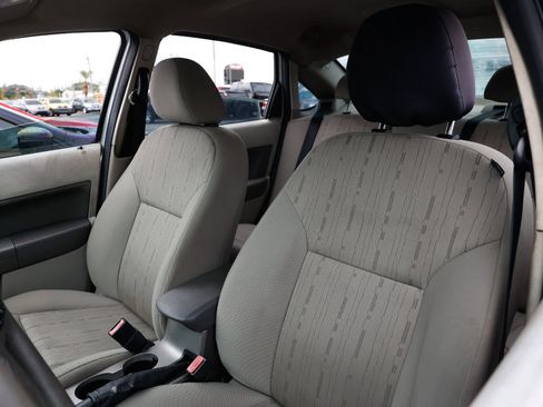 Used 2010 Ford Focus SE image 6