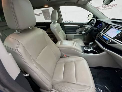 Used 2016 Toyota Highlander XLE AWD/4WD image 30